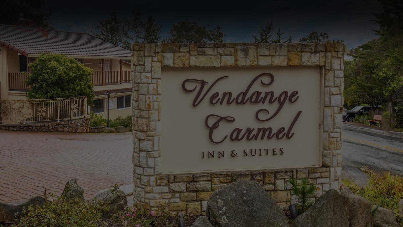Welcome to Vendange Carmel Inn & Suites