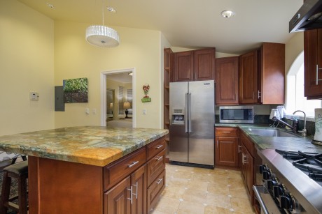 Welcome To Vendange Carmel Inn & Suites - Deluxe King Suite Kitchen