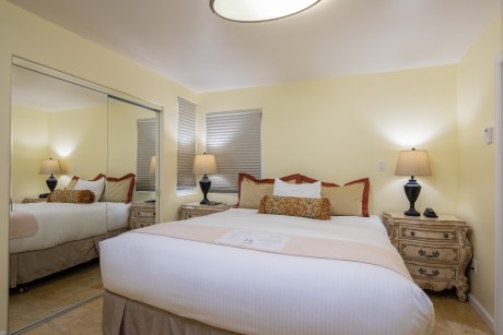 Welcome To Vendange Carmel Inn & Suites - Deluxe King Suite