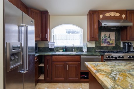 Welcome To Vendange Carmel Inn & Suites - Deluxe King Suite Kitchen