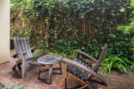 Welcome To Vendange Carmel Inn & Suites - Garden Seating